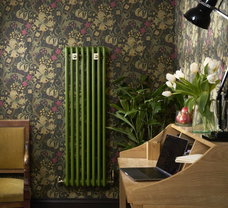 Wall mounted steel column radiator